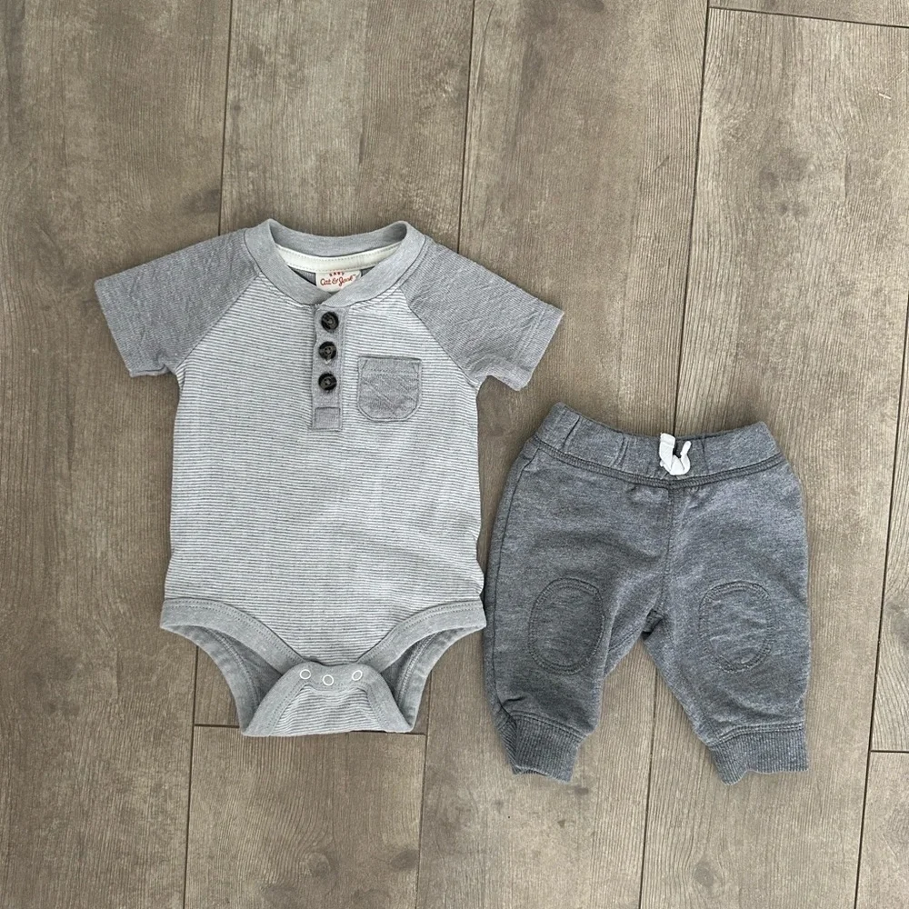Carter’s & Cat & Jack 0-3 months Baby Boy matching outfit sweater